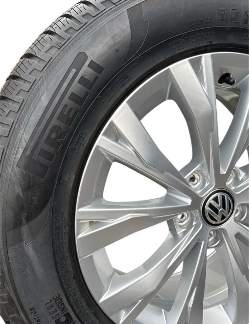 VW Tiguan II 5NA original Alufelgen mit Winterrreifen Pirelli 17 Zoll – Bild 3